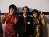写真・卒業生と先生1